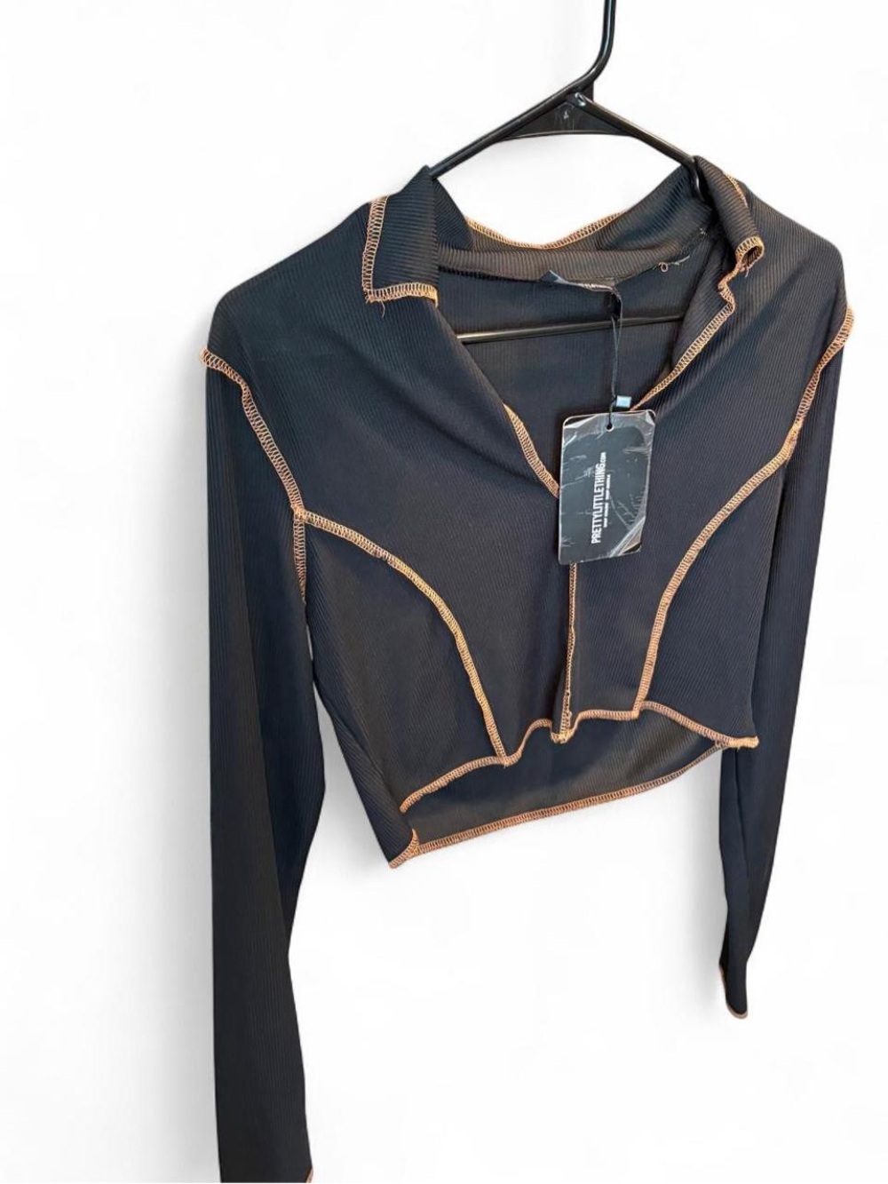 Pretty Little Thing Black Long-Sleeve Crop Top with Contrast Stitching
